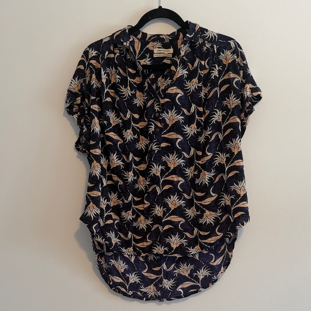 NWOT Urban Outfitters Navy and Beige Patterned Blouse
